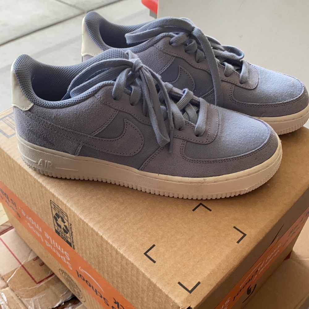 Unisex blue nikes boys 6.5